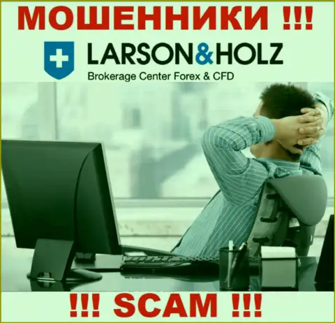 Сведений о руководителях компании LarsonHolz найти не удалось - именно поэтому весьма опасно работать с указанными internet-мошенниками
